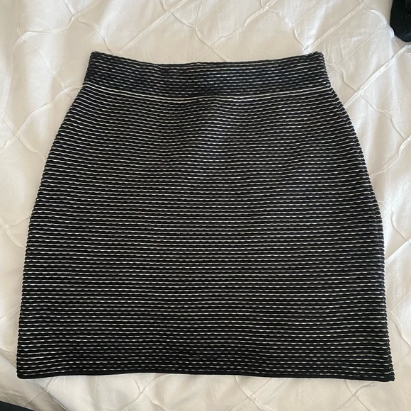 Dresses & Skirts - Theory fall/winter Miniskirt - size S petite